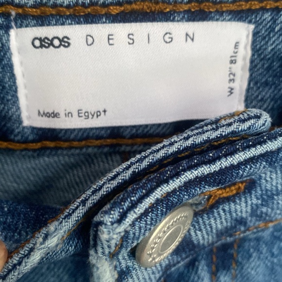 (A13) ASOS Women's Blue Denim Distressed Shorts, Size 32, NWT - Picture 3 of 6